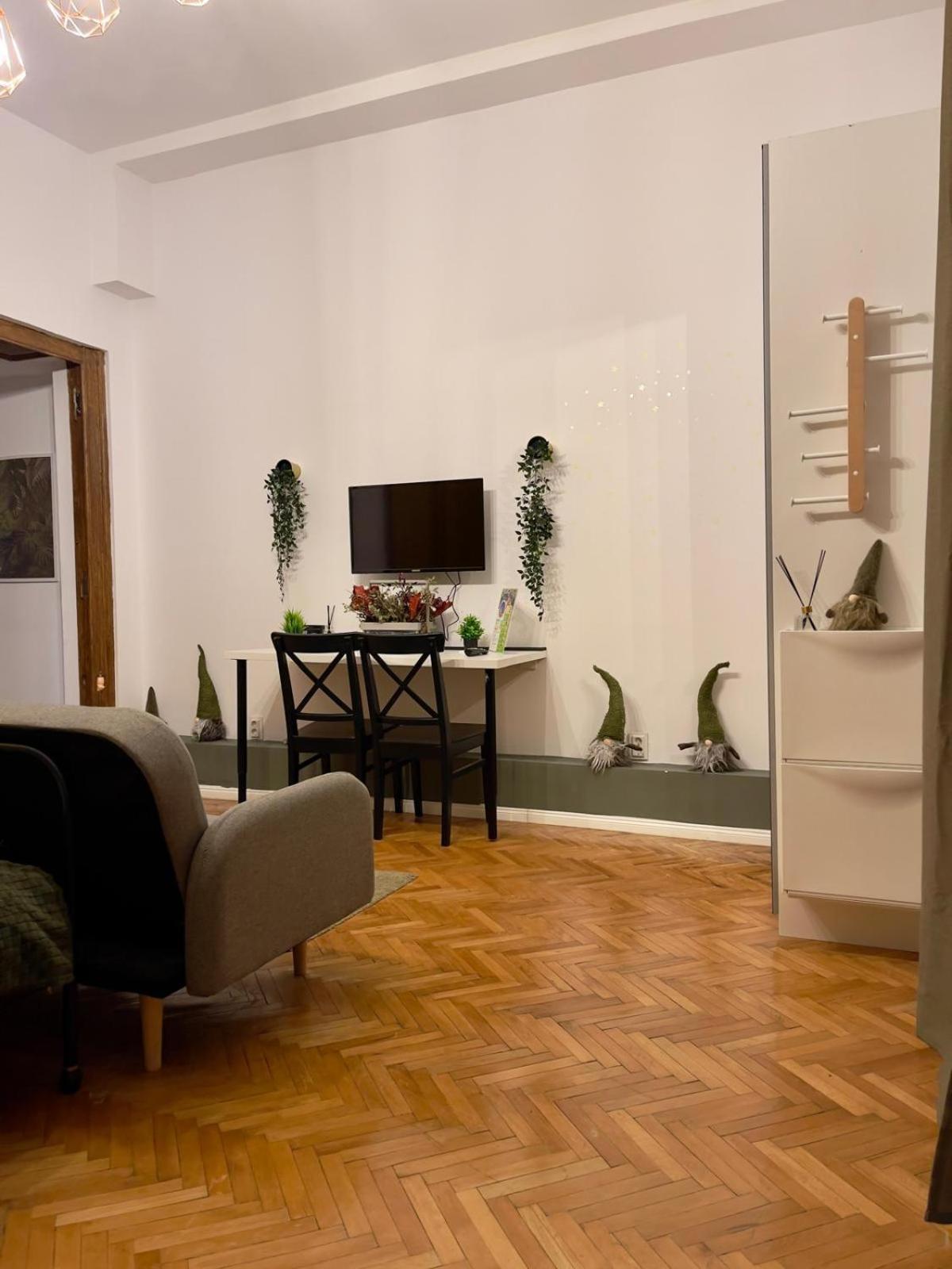 Old Town Forest Apartment Bucharest